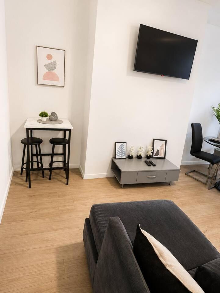 Spacious 4-Bed Home in St Helens Free Parking House in St Helens
