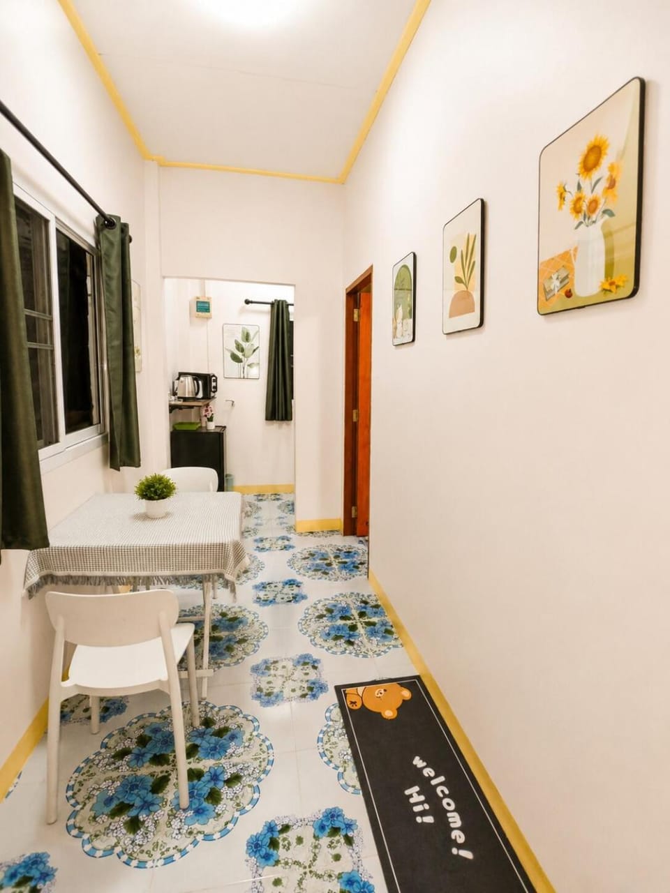 Seating area, Dining area