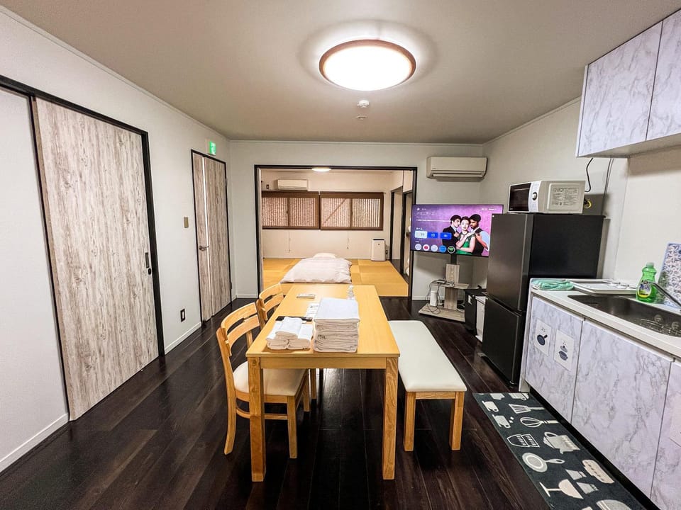 TV and multimedia, Kitchen or kitchenette, Living room, Photo of the whole room, Dining area, Guests, children, young children, older children, Family, furniture, heating, internet, toaster, kitchen, kitchen, air conditioner