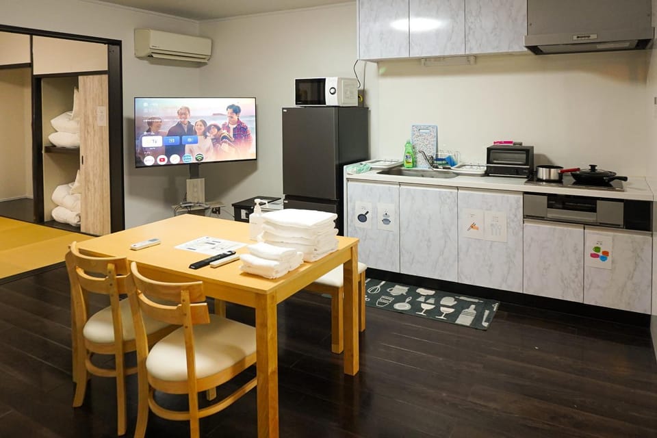 TV and multimedia, Kitchen or kitchenette, Living room, Photo of the whole room, Dining area, Diving, children, young children, older children, furniture, heating, internet, microwave, toaster, kitchen, kitchen, air conditioner