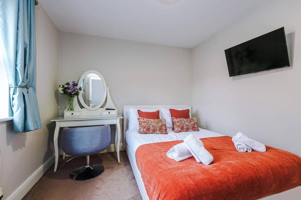 8 of Spades Modern 4 Bed 2 Bath Warrington House in Warrington