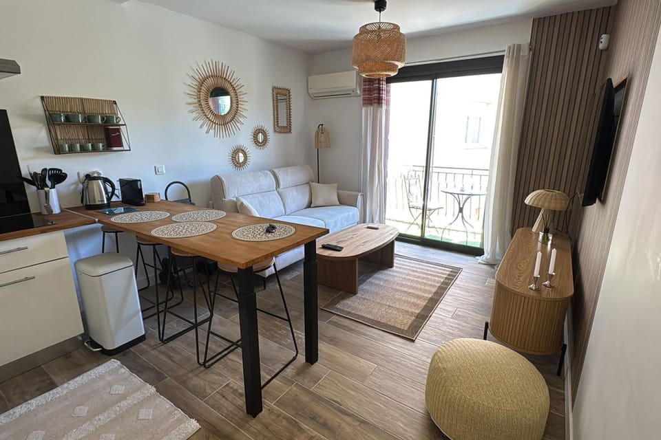 Bright apartment near the sea in Saint-Raphaël Apartment in Saint-Raphael