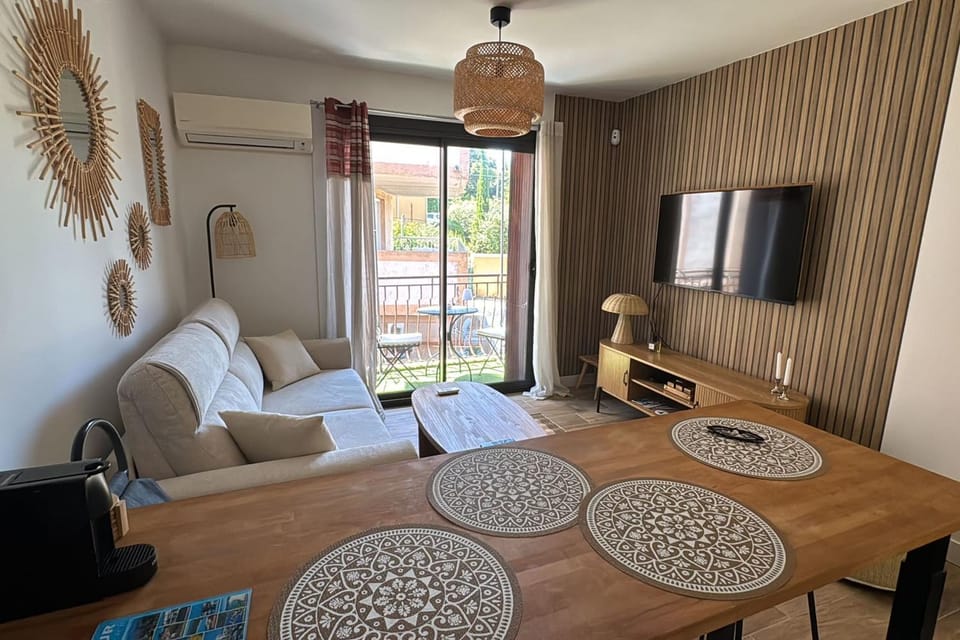 Bright apartment near the sea in Saint-Raphaël Apartment in Saint-Raphael