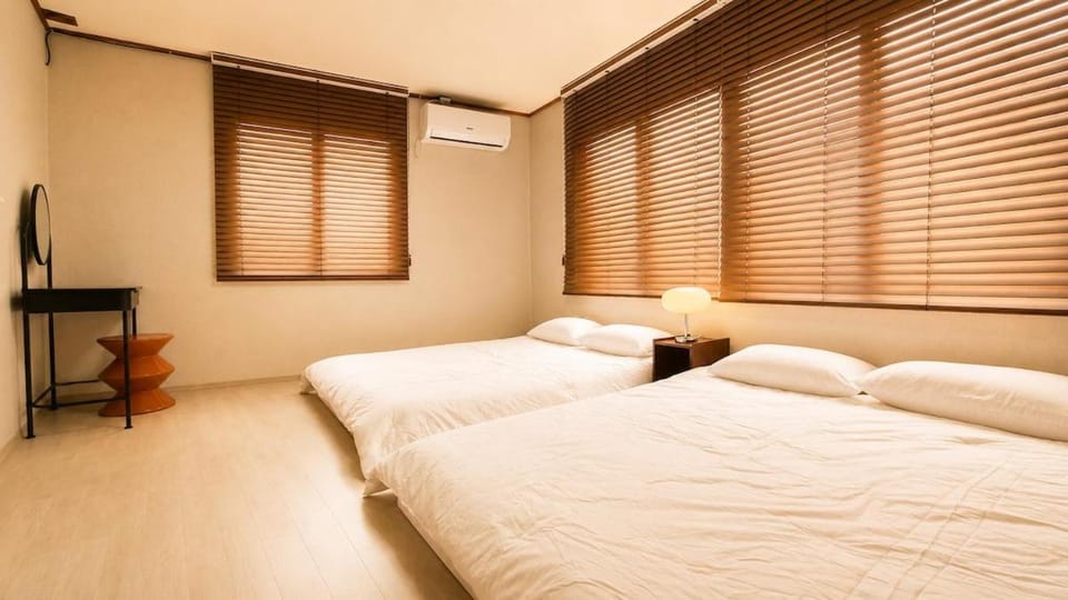 Bed, Bedroom, air conditioner