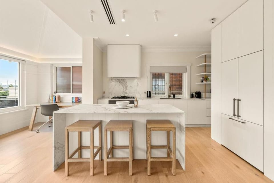 Kitchen or kitchenette, Dining area, stove