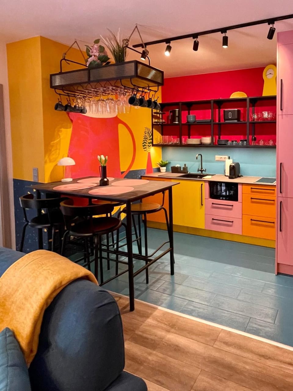 Coffee/tea facilities, microwave, kitchen