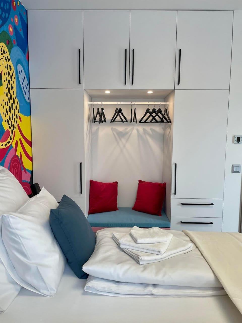 Bed, Bedroom, towels