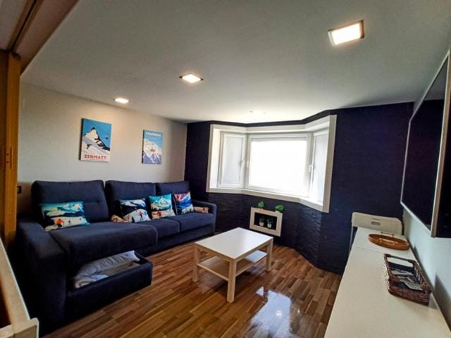 Living room, Mountain view