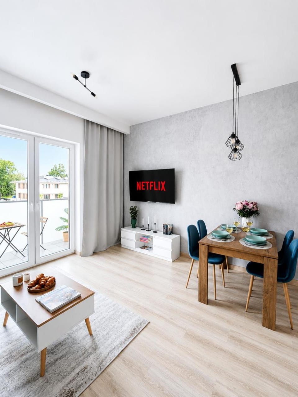 TV and multimedia, Living room, Seating area, Dining area