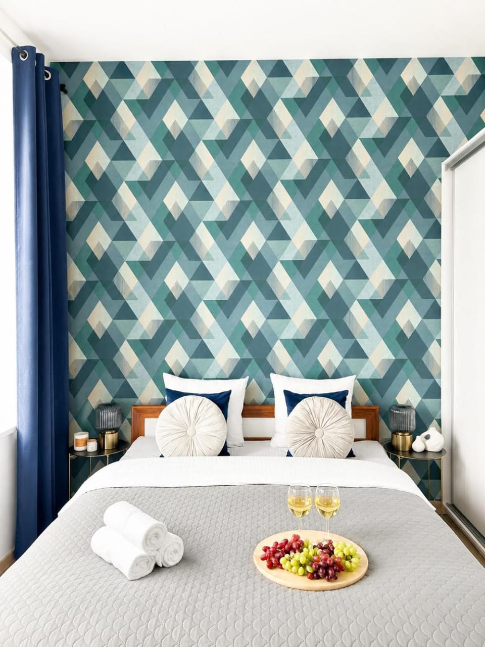 Bed, Photo of the whole room, Bedroom