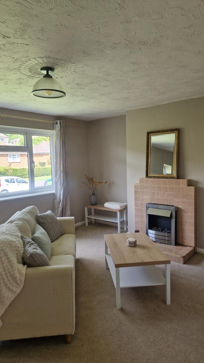 Bright & spacious flat close to the centre of Arundel Apartment in Arundel