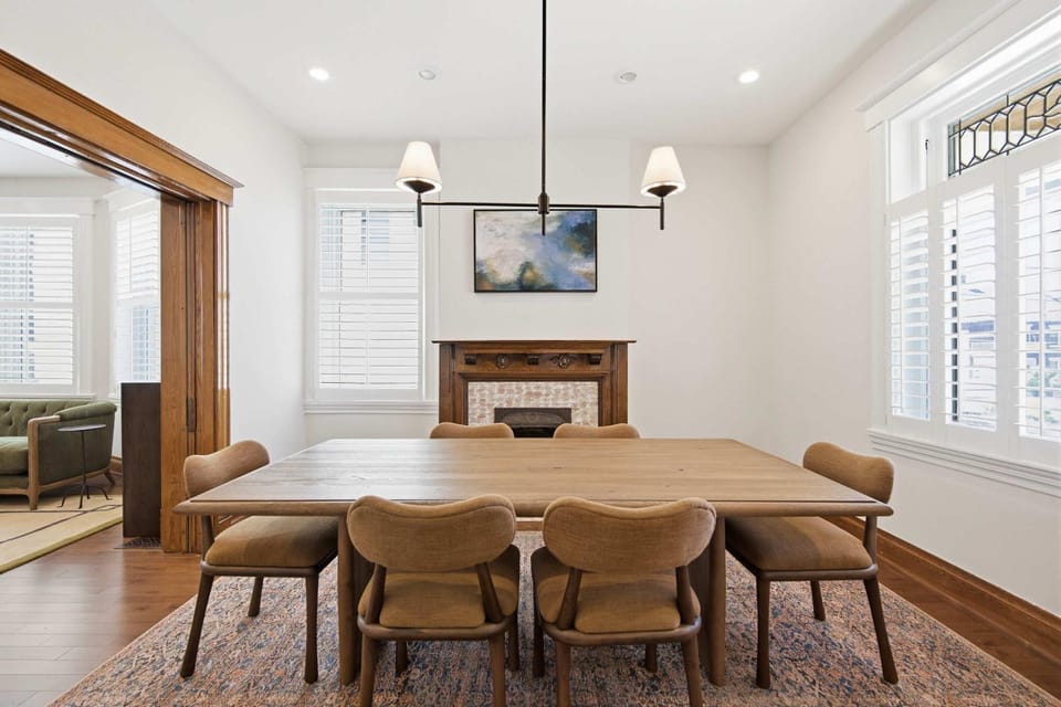 Walk to Hyde Park Square, 4BR, Sleeps 10 House in Cincinnati