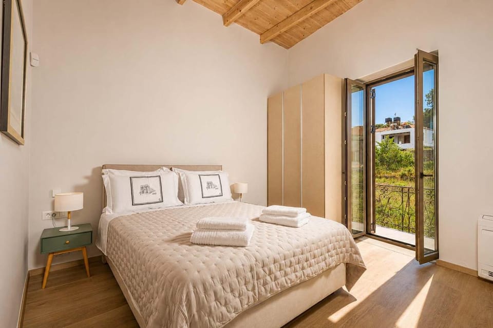 Bed, View (from property/room), Balcony/Terrace, Bedroom, towels, air conditioner