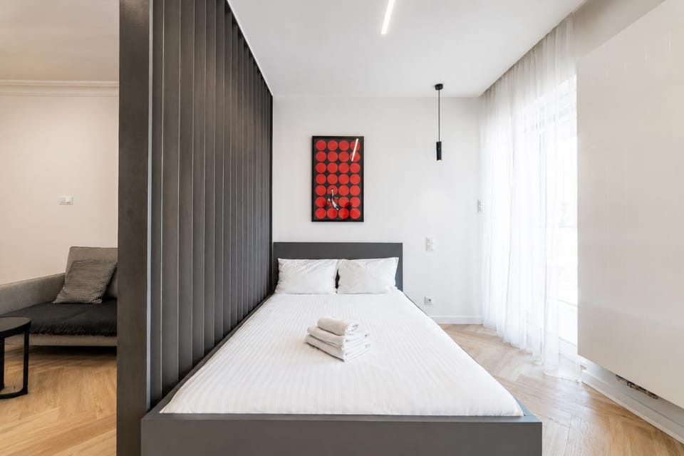 Bed, Photo of the whole room, towels