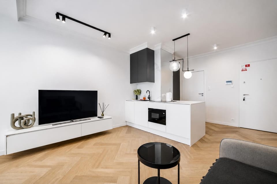 TV and multimedia, Kitchen or kitchenette, Living room, Seating area