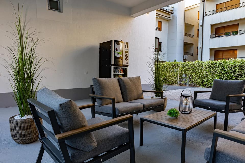 Seating area, vending machine