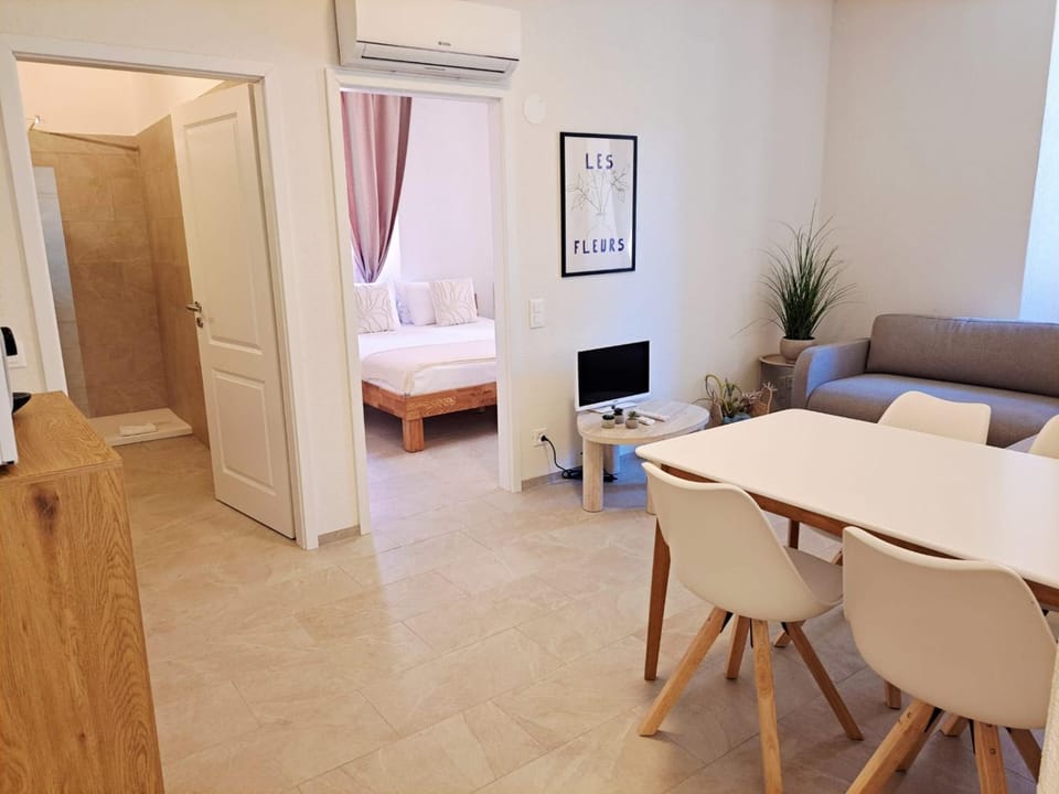 Linen House by Quokka 360 - A Few Steps from Piazza Grande Apartment in Locarno