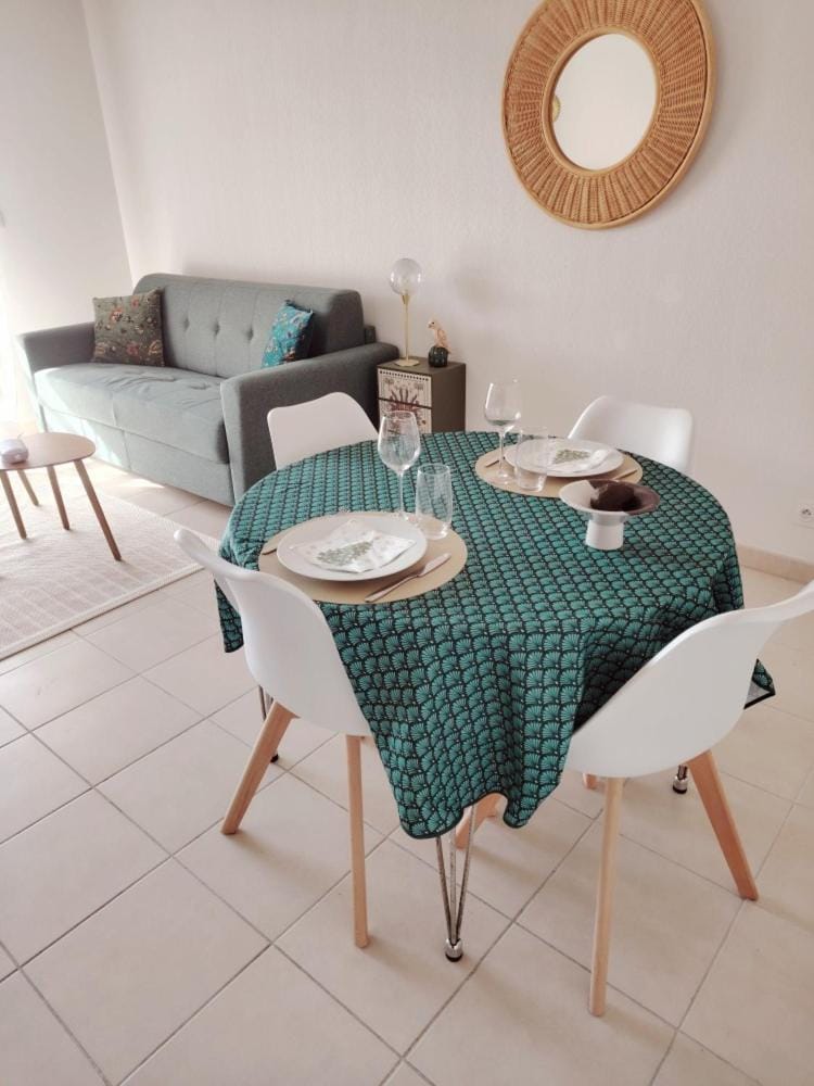 Leucate Village, Appt avec terrasse & Parking Privé Apartment in Leucate
