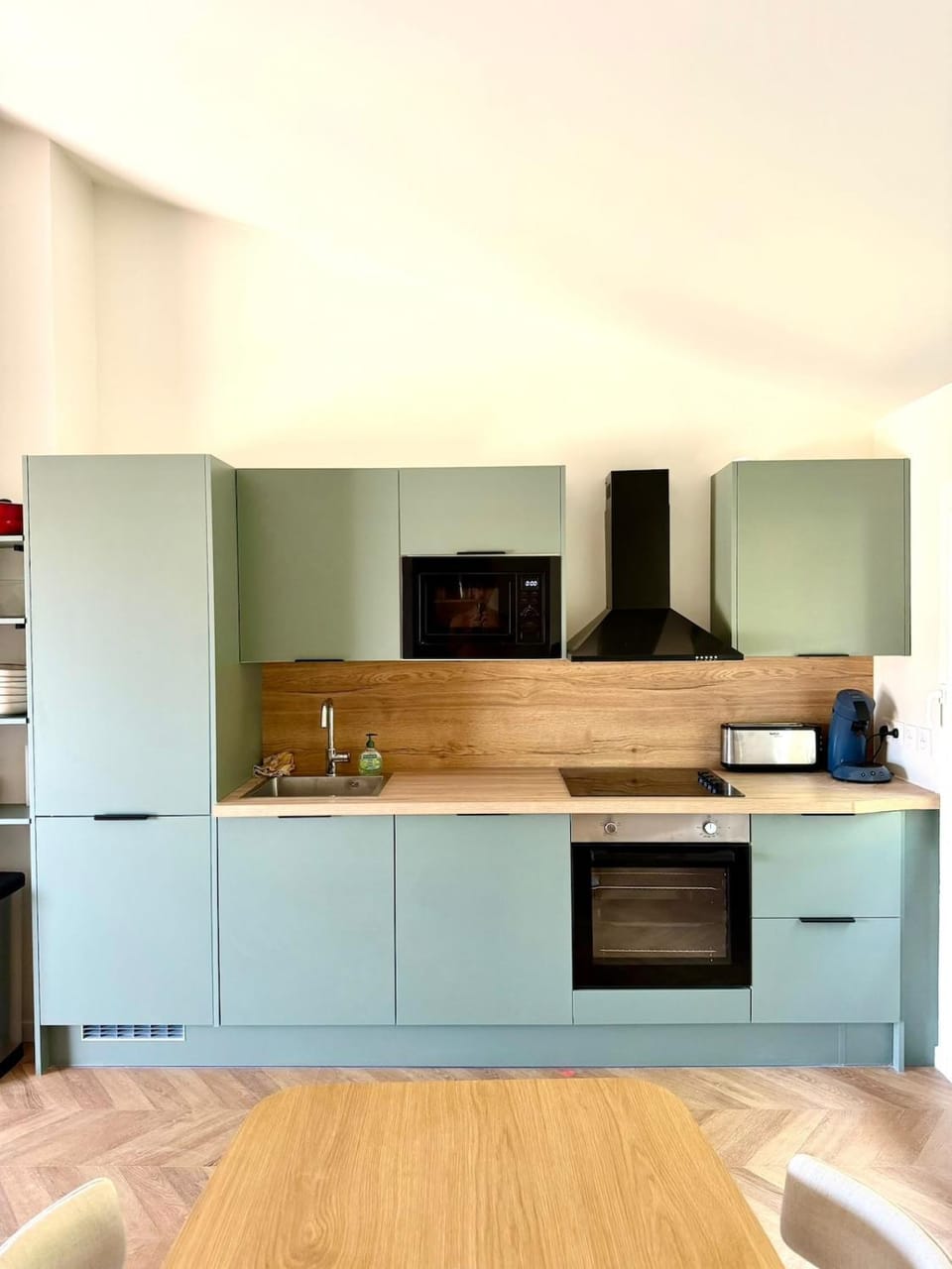 Coffee/tea facilities, Beach, dishwasher, microwave, oven, stove, toaster, washing machine