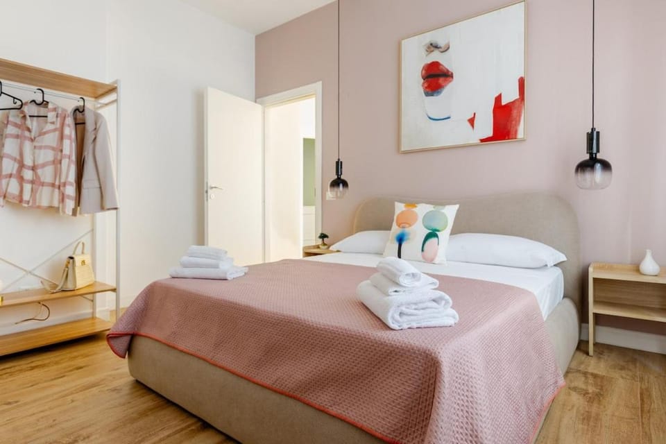 Bed, Photo of the whole room, Bedroom, wardrobe