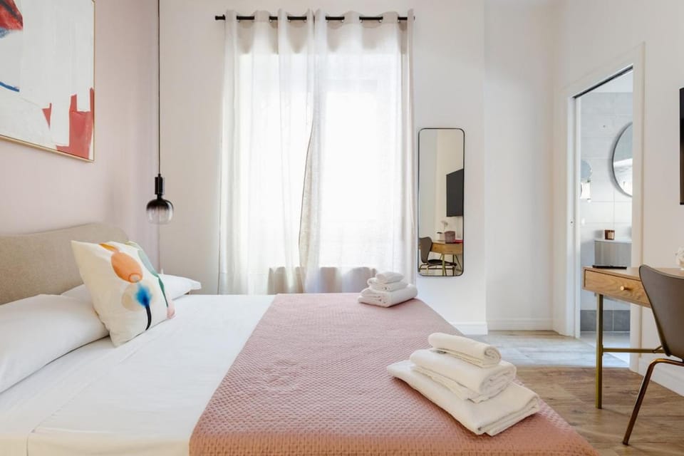 Bed, TV and multimedia, Photo of the whole room, Bedroom, wardrobe