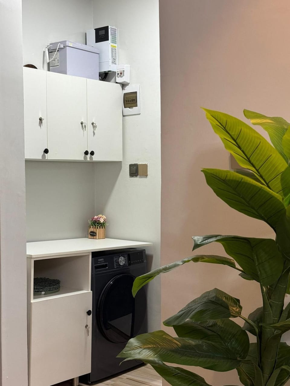 Luxurious 1BR Apt with power backup in Kisaasi Apartment in Kampala