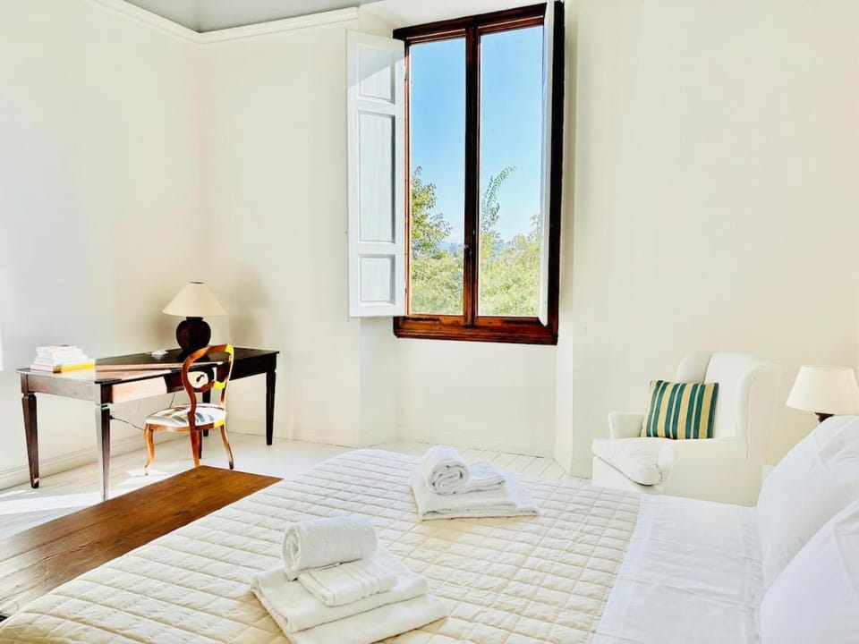 Seating area, Bedroom