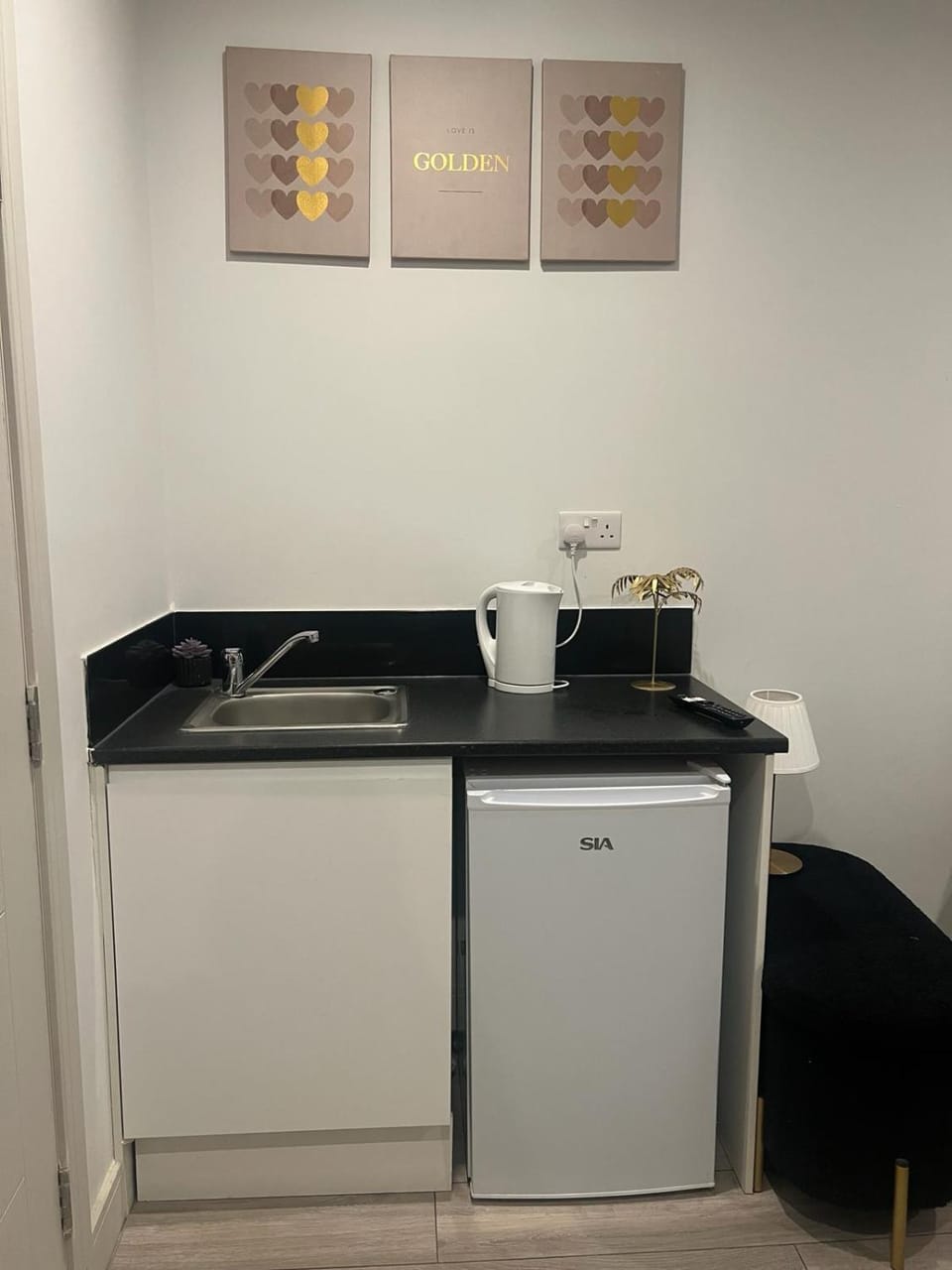 Modern Private Studio Near Thornton Heath Station Apartment in Croydon