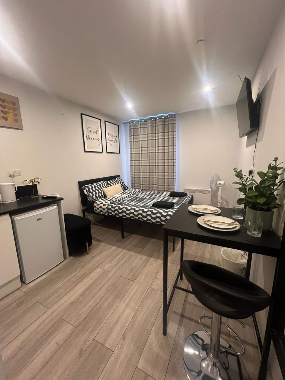 Modern Private Studio Near Thornton Heath Station Apartment in Croydon