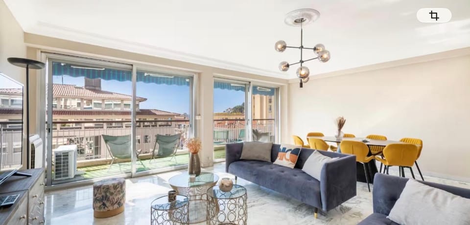 View (from property/room), Balcony/Terrace, Living room