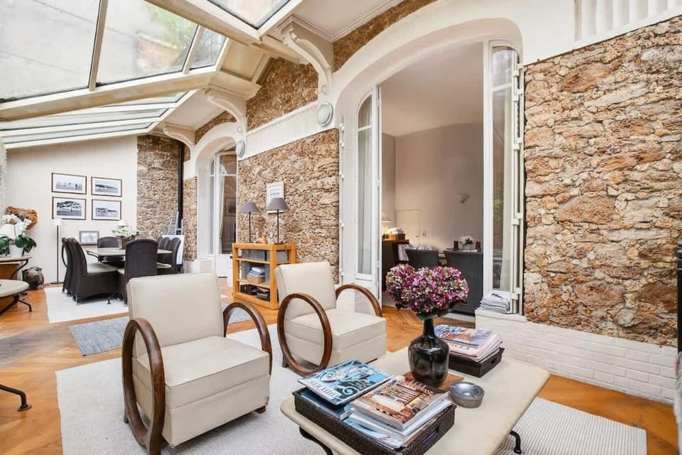 Beautiful house with a garden in the heart of Neuilly House in Courbevoie