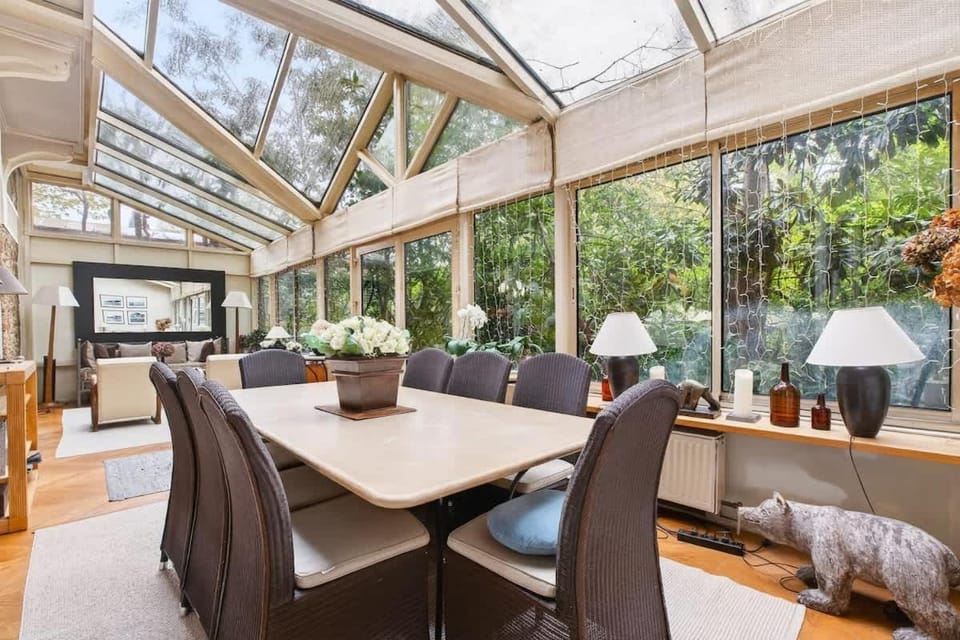 Beautiful house with a garden in the heart of Neuilly House in Courbevoie