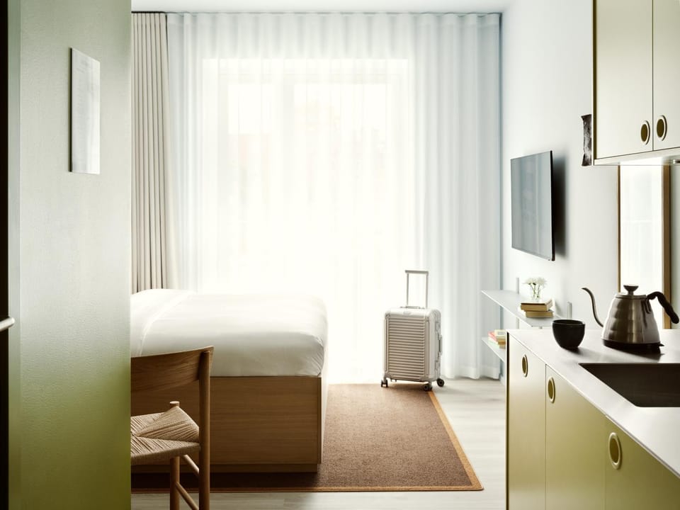 Bed, TV and multimedia, Kitchen or kitchenette, Living room, Photo of the whole room, Bedroom