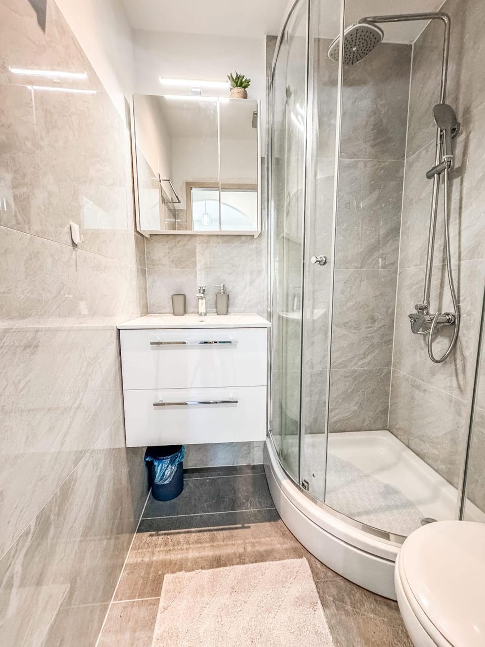 Leona Lux Apartment with Terrace & Free Parking Apartment in Zadar