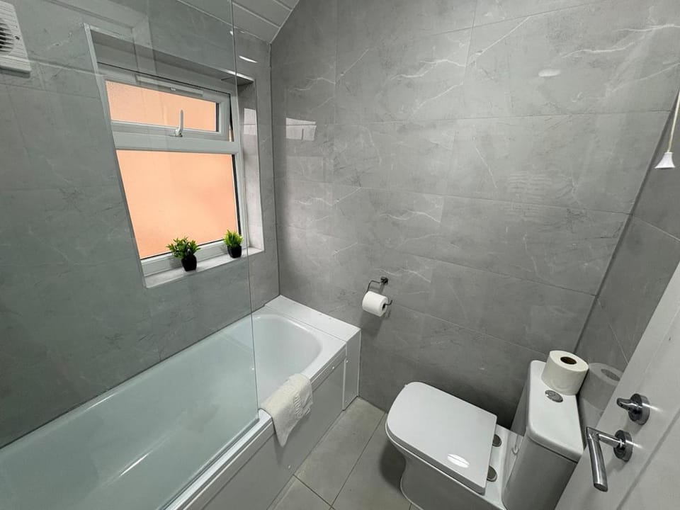 2 bedroom Haven sleeps 4 Hull HU6 House in Hull