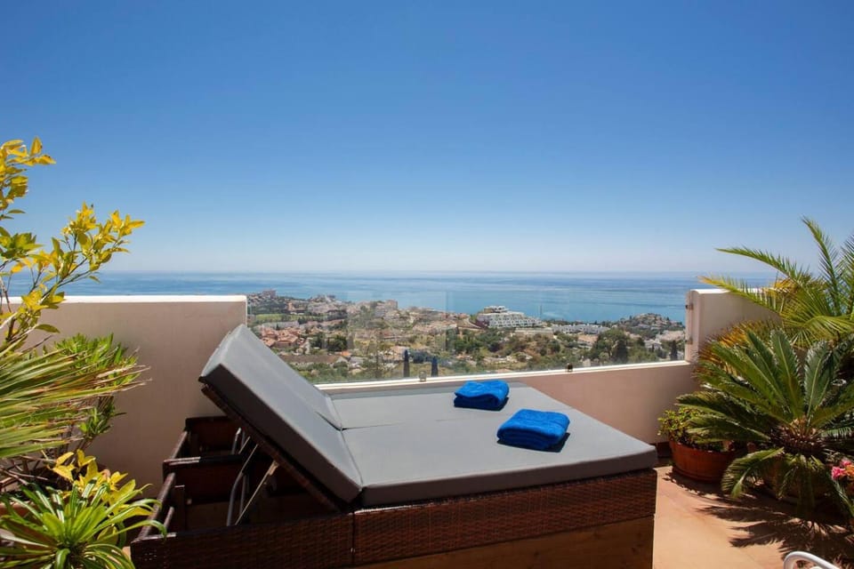 Mediterranean Escape in Benalmádena with Sea Views Apartment in Benalmadena