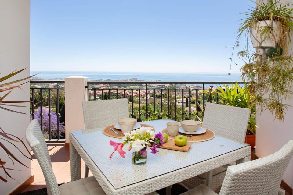 Mediterranean Escape in Benalmádena with Sea Views Apartment in Benalmadena