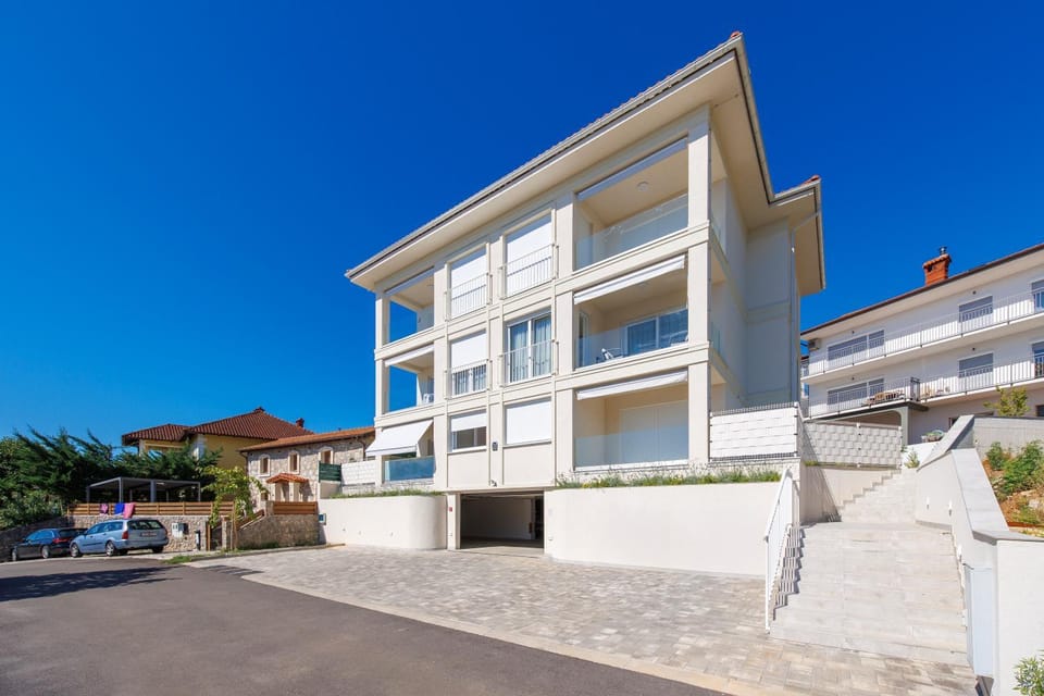 1 bedroom apartment with pool and garage in Villa Marealto Apartment in Primorje-Gorski Kotar County