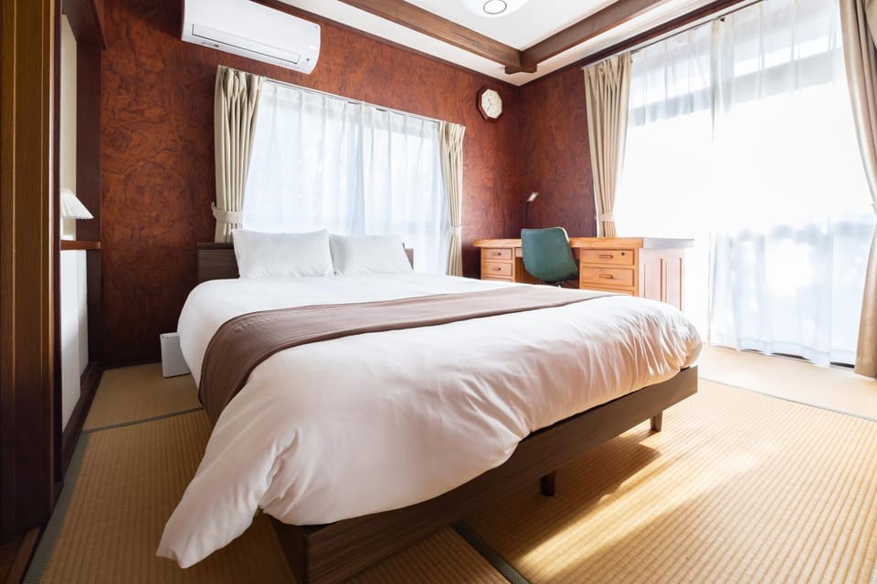 Bed, Bedroom, air conditioner