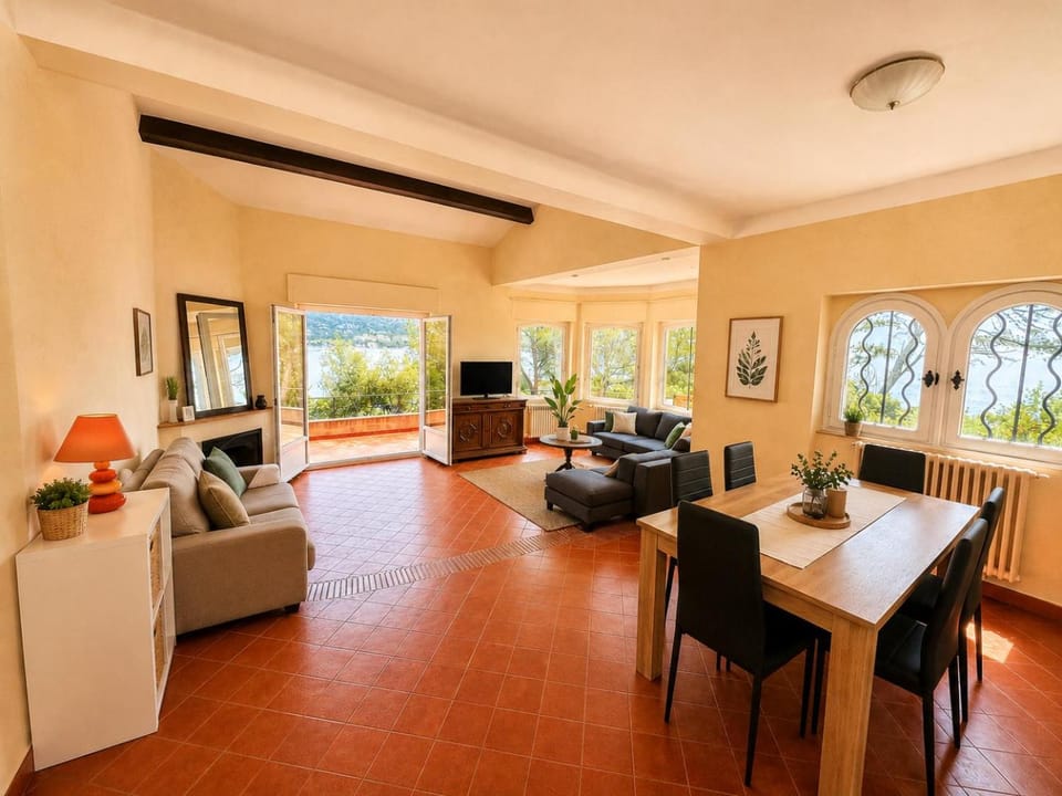 Villa provençale authentique front de mer piscine et plage privée Villa in Saint-Raphael