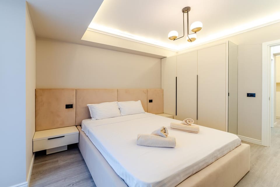 Bed, Photo of the whole room, Bedroom, towels, wardrobe
