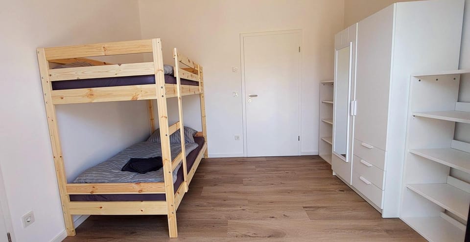 Bedroom, bunk bed