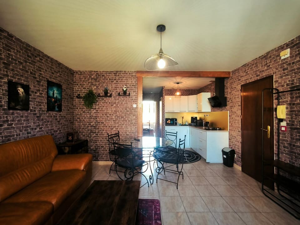 Kitchen or kitchenette, Living room, Seating area, Dining area