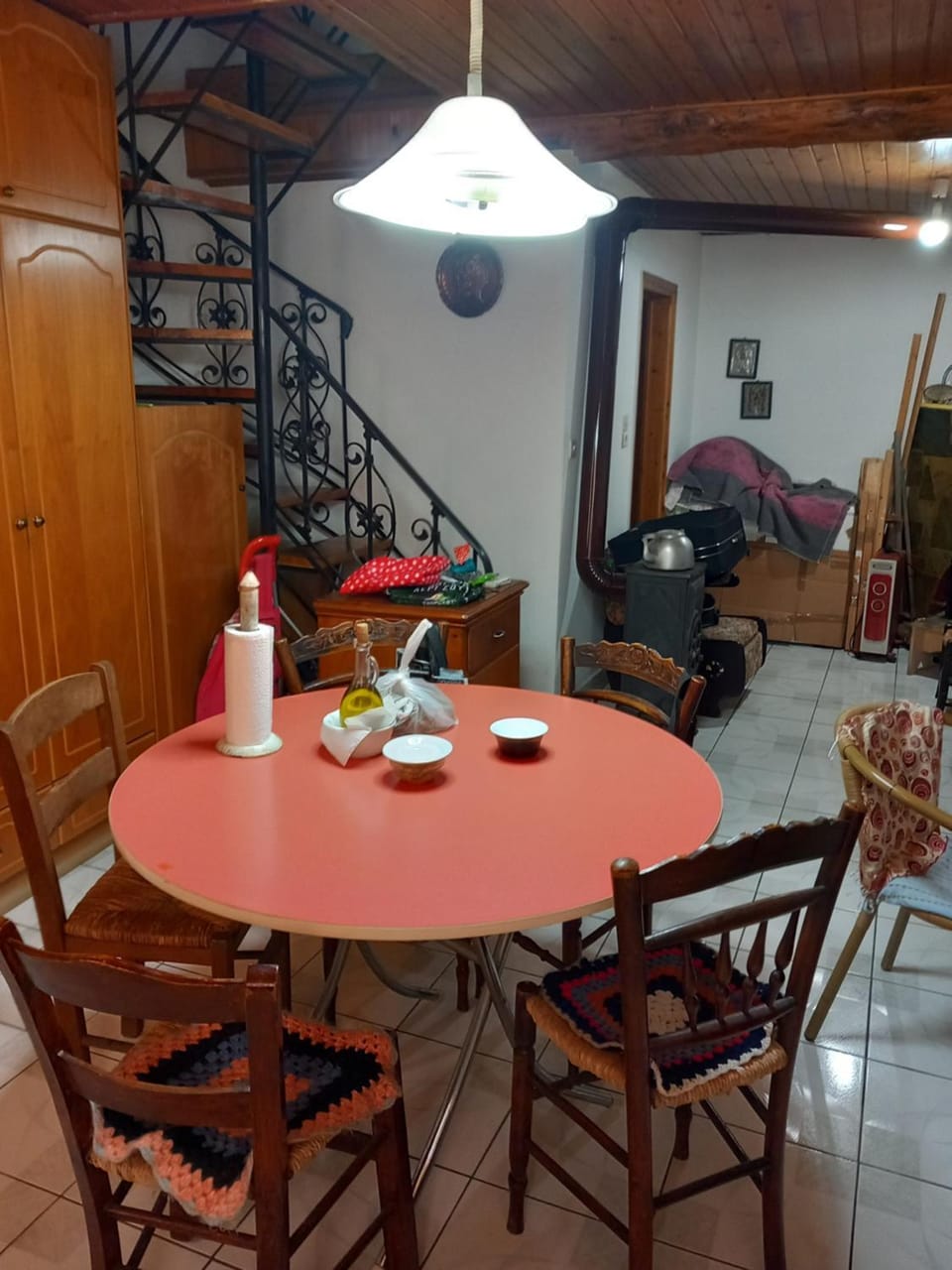 Kitchen or kitchenette, Dining area
