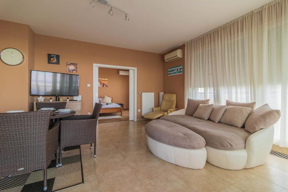 Lakeside Panorama Penthouse w Jacuzzi & AC by NW Apartment in Siófok
