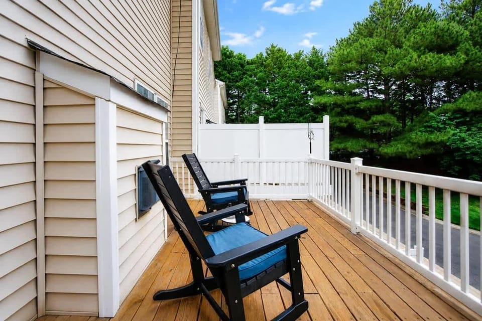 Walking Distance to night life in Huntersville House in Huntersville