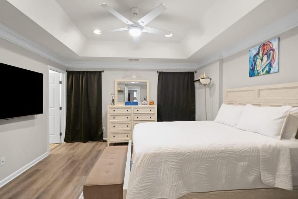 Walking Distance to night life in Huntersville House in Huntersville