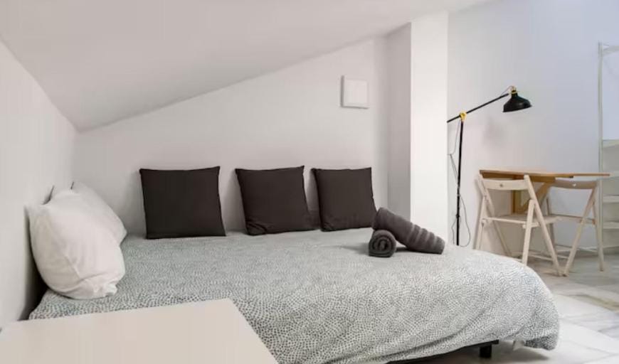 2- Cozy Studio with Terrace Near Center by TuriVida B Apartment in Malaga