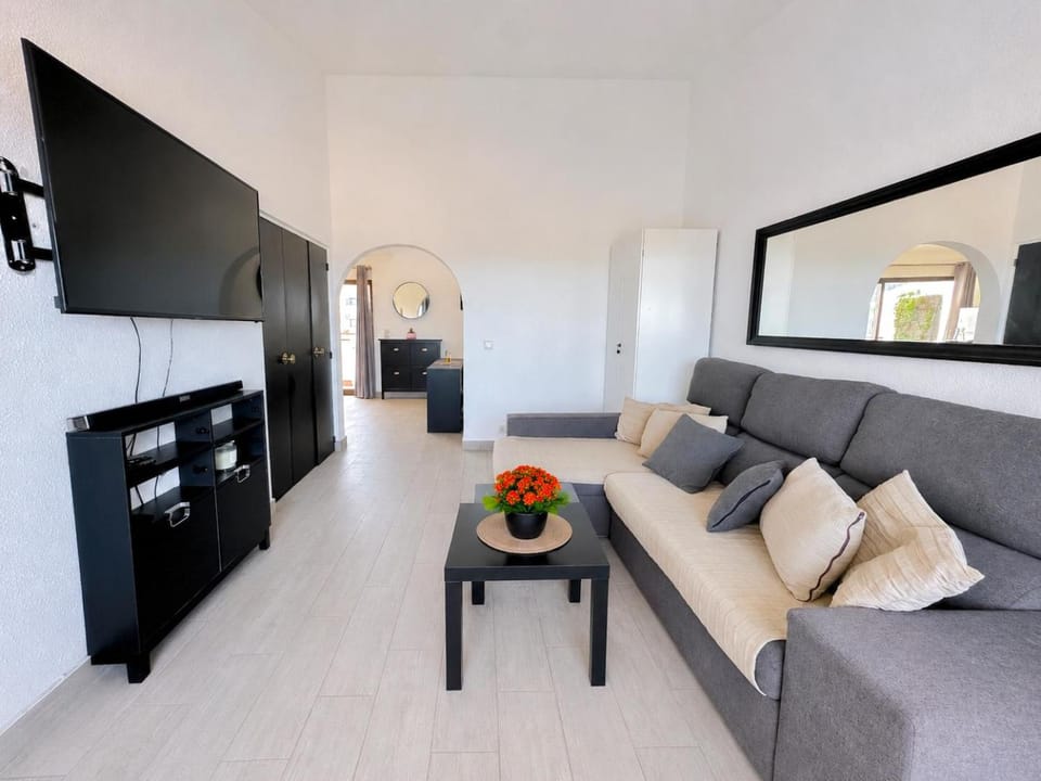 TV and multimedia, Living room, Seating area, Evening entertainment