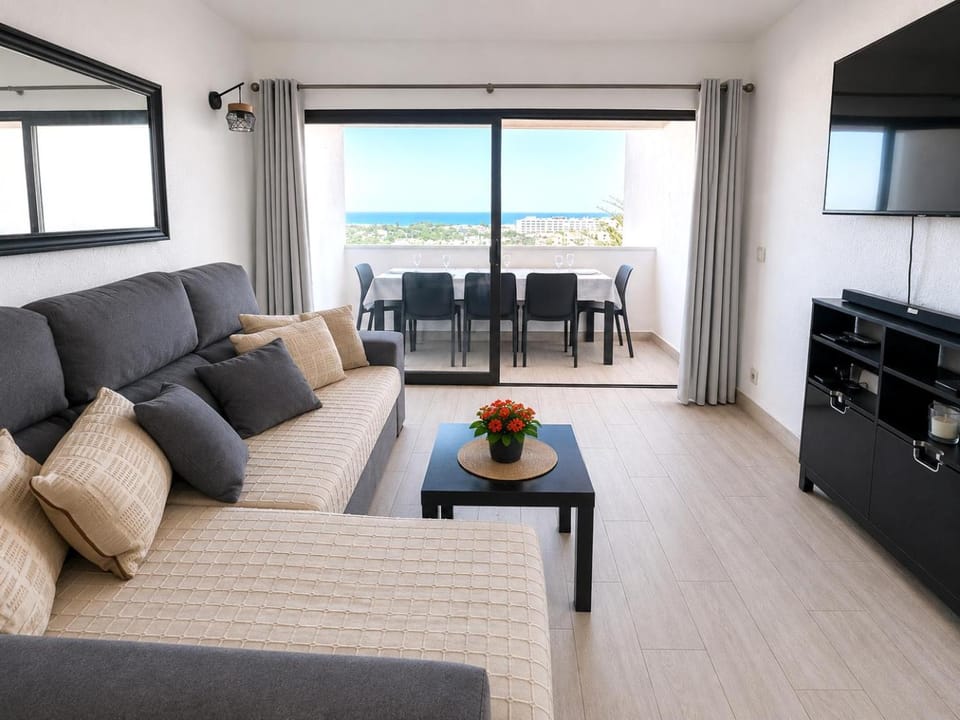 TV and multimedia, View (from property/room), Kitchen or kitchenette, Living room, Seating area, Dining area